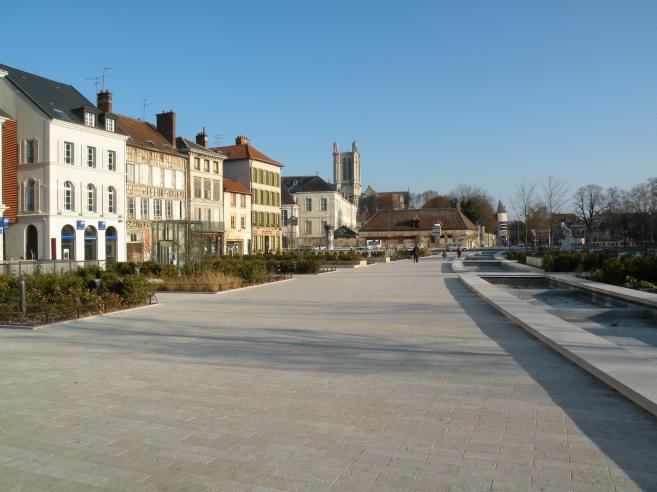  esplanade plantée sur le parc de stationnement